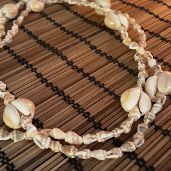 32 inch long real seashell necklace - Picture 2 of 6